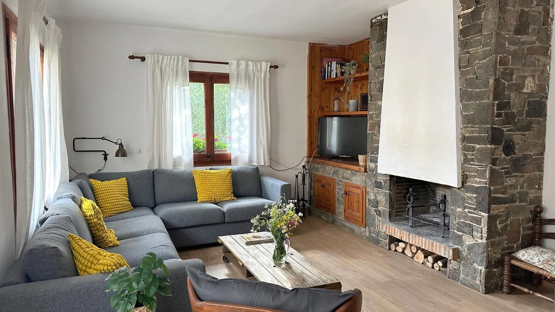 La Torre De La Vall De Camprodon Llanars Holiday home